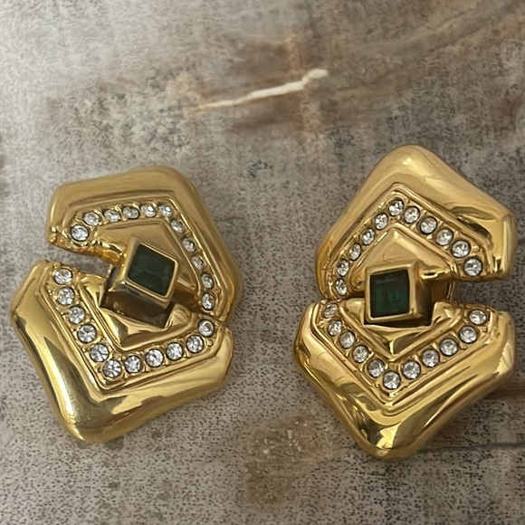 Swarovski Swan Green Emerald Clip-On Earrings - Picture 3 of 6